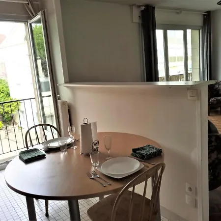 Entier A 2 Minutes Du Centre Apartment Melun